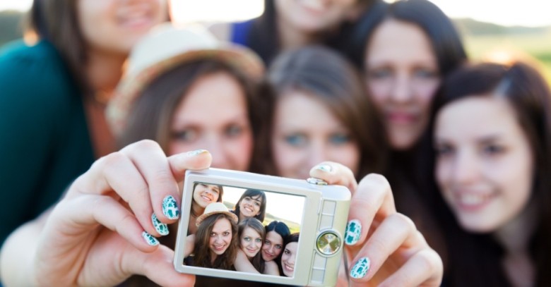 "Junta, junta, vamos tirar uma selfie"