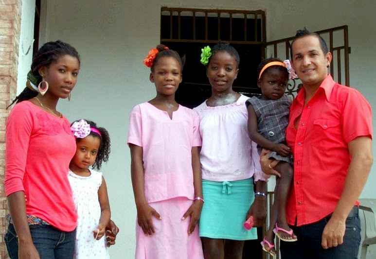 Josanias Rodrigues Barbosa, familiares haitianos e amigos