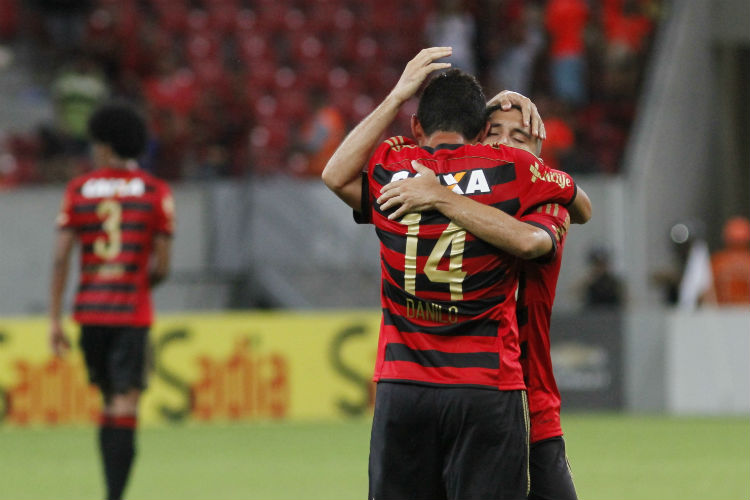 Danilo fez o primeiro gol do Sport na partida. Quatro minutos depois, Mike fez o segundo