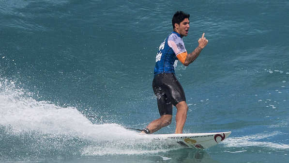 Gabriel Medina, na última etapa do Circuito Mundial de Surfe, nesta sexta-feira, em Pipeline - Thiago Bernardes/Frame/Folhapress