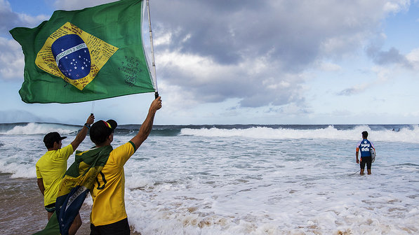 Gabriel Medina durante 3º round da competição do Billabong Pipe Masters, última etapa do Circuito Mundial de Surfe, nesta sexta-feira (19) na praia de Pipeline, em Honolulu, na ilha de Oahu no Havaí, Estados Unidos - Thiago Bernardes/Frame/Folhapress