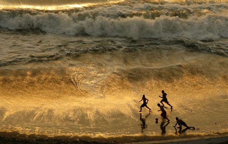 Carnaval, praia, mar e futebol | Foto: Enrique Castro-Mendivil