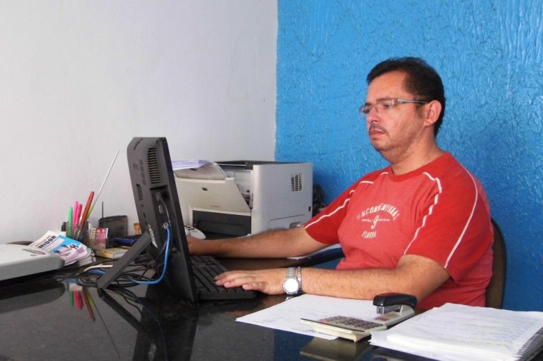 Danielson Silva, atendente e “faz tudo” na empresa Pier Net | Foto: ilustração