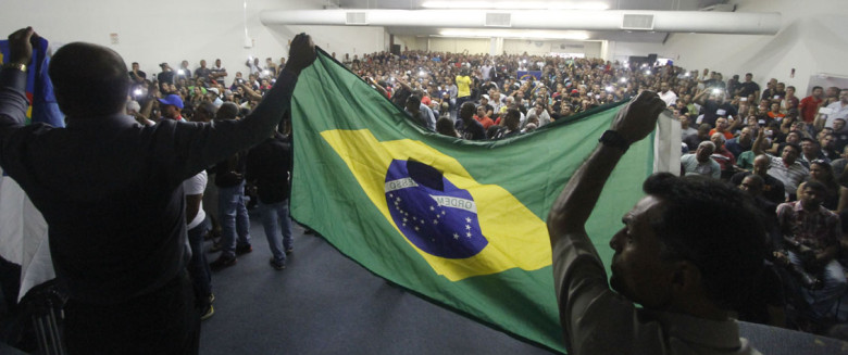 Governo deve anunciar nesta segunda-feira reajuste dos PMs e bombeiros