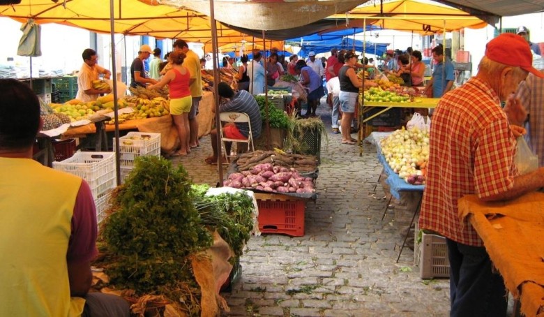 Preço mais baixo de alguns produtos e possibilidade de pechinchar faz da feira de Casa Amarela uma boa opção para o consumidor