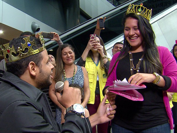 Gilson pediu Maysa em casamento no Aeroporto dos Guararapes (Foto: Reprodução / TV Globo)