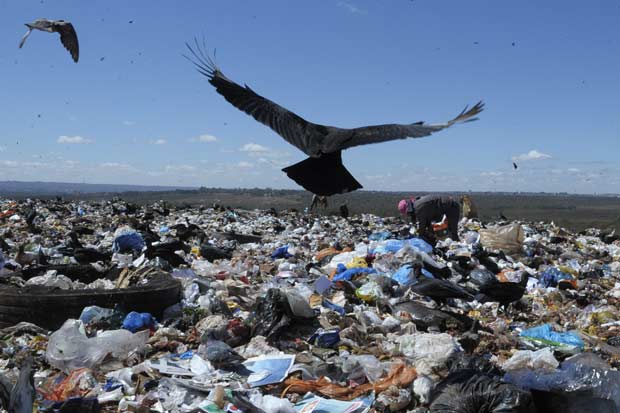 Substituição dos lixões pelos aterros sanitários deveria ter ocorrido até agosto de 2014. Foto: Edilson Rodrigues/Agência Senado