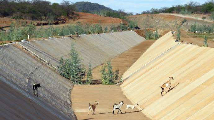 Estado vai usar recursos de outras obras para construir adutoras, beneficiando 30 cidades.