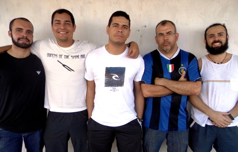 Banda Fliperama: Wagner (teclados), Victor (bateria), e Wellington (voz e guitarra), Geivinho (contra-baixo) e Túlio (guitarra solo) | Foto: Divulgação/SN