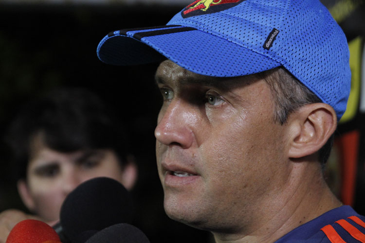 Técnico rubro-negro julgou injusto o resultado, afirmando que seu time teve "quatro ou cinco" chances de gol.