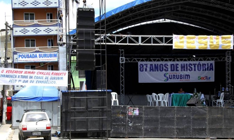 Celebrar uma data simbólica para o Brasil, o histórico Dia da Independência? Não! Hoje em Surubim é o “Dia do Evangélico”. | Foto: Danilo Leal & Thalita Rodrigues