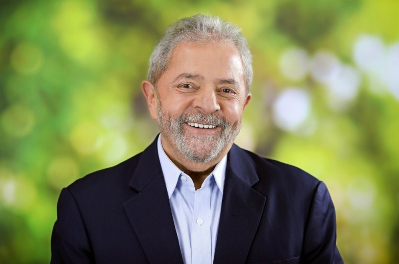 Luiz Inácio Lula da Silva, mais conhecido como Lula (Caetés, 27 de outubro de 1945)