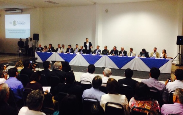 Encontro com ministros da Saúde e Integração Nacional, realizado em Gravatá, apresentou plano de combate às doenças transmitidas pelo Aedes Aegypti (Foto: Kamylla Lima/ G1)