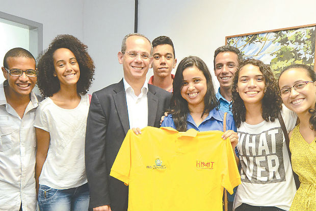 Serão os únicos representantes do Brasil na competição.Equipe é formada por alunos de três escolas de referência em ensino médio.