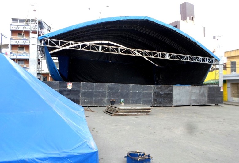 Palco da Festa de São José de Surubim sendo montado | Foto: Surubim News