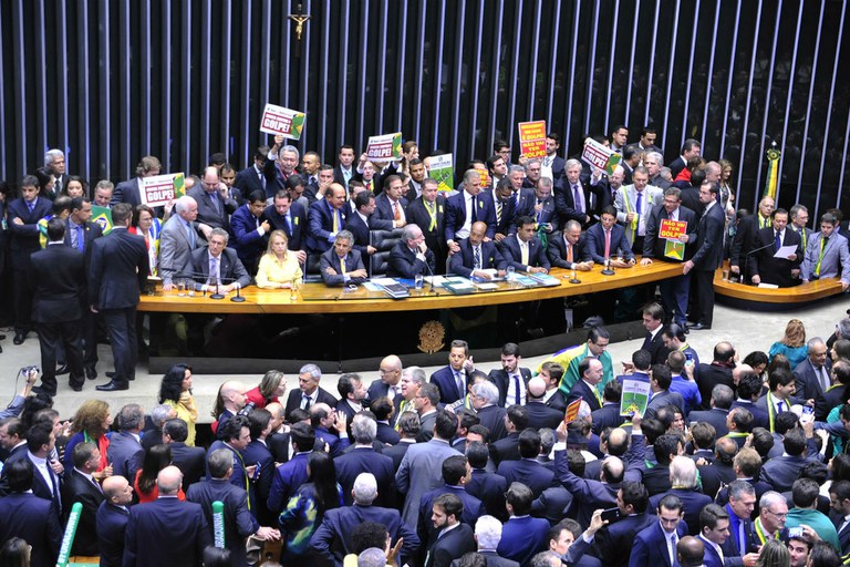 "Causa vergonha a qualquer um que saiba qual é o papel de um parlamentar"