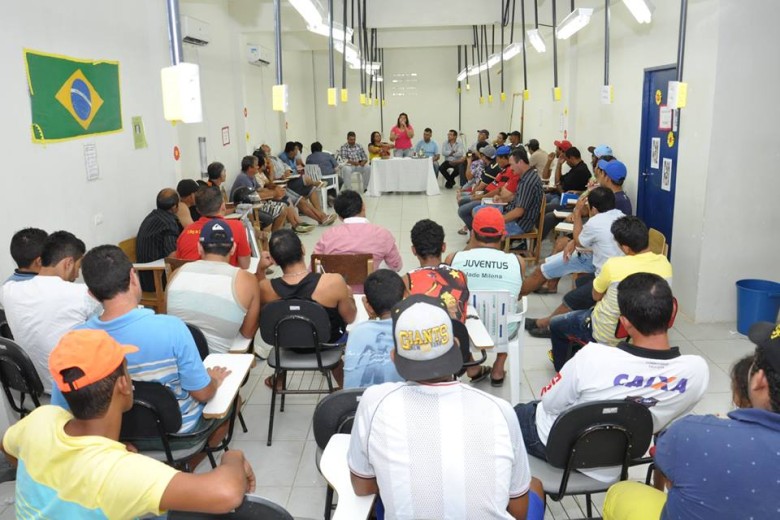 Dirigentes de 23 equipes do município confirmaram participação na edição 2016 do Campeonato Municipal de Futebol de Casinhas, cujo lançamento aconteceu neste domingo no salão de reuniões do PE no Batente (Foto: Mário Andrade/Divulgação)