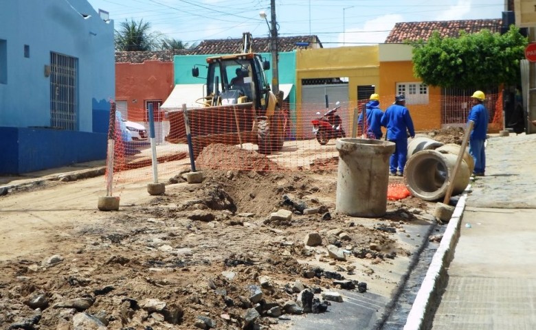 Obra em cima de obra: Rua Imperador Dom Pedro II | Foto: Surubim News