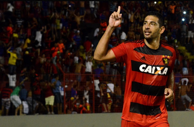 Diego Souza comemorando seu gol | Foto: IG
