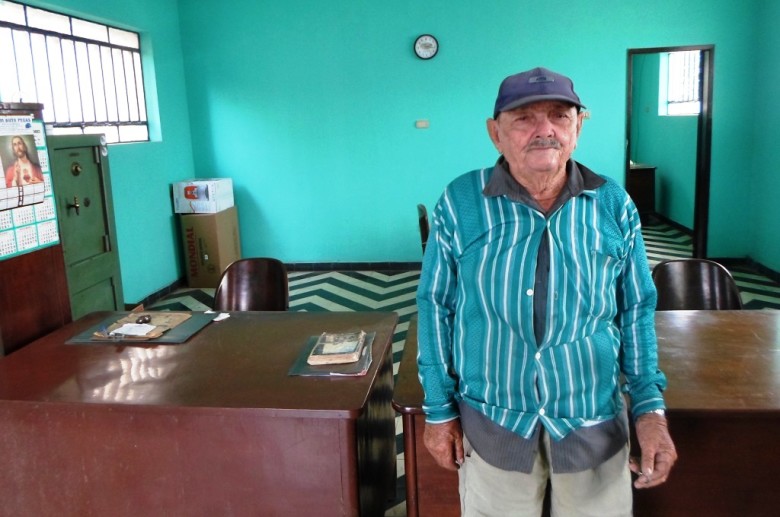 Seu Manoel na sala que frequenta desde os anos 60 (parte interna da Usina de Surubim) Foto: Ilustração/Surubim News