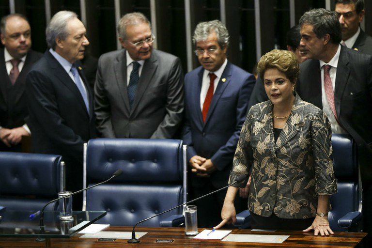 Em discurso no Senado, Dilma disse que a confrontação atual não a fará ceder, ser covarde ou desleal com o compromisso assumido juntamente aos 54,5 milhões de brasileiros que a elegeram.