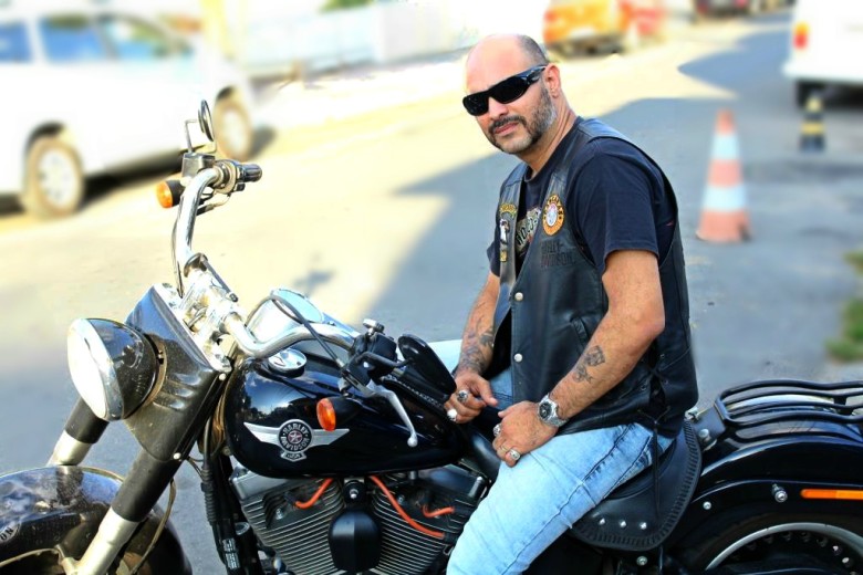 Rodrigo Guerra em cima da sua Harley-Davidson. | Foto: Surubim News