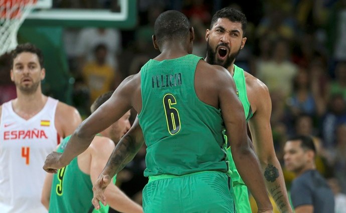 Augusto Lima Brasil x Espanha basquete Olimpíada Rio 2016 (Foto: Jim Young/Reuters)