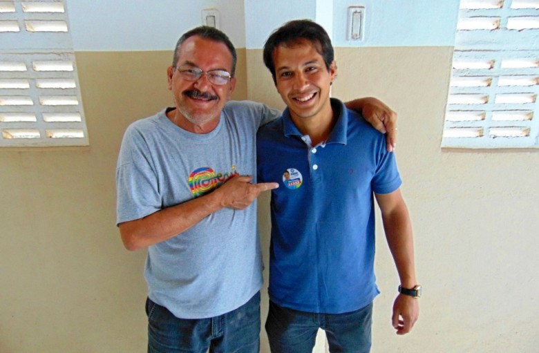 Jerônimo e seu filho, o candidato a vereador em Vertente do Lério, Neto Jerônimo (Nº 11333). | Foto: Surubim News