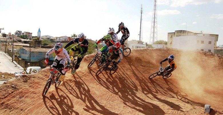 Corrida de BMX sendo disputada na etapa de Surubim do Campeonato Pernambucano de 2016. | Foto: Danilo Leal & Thalita Rodrigues