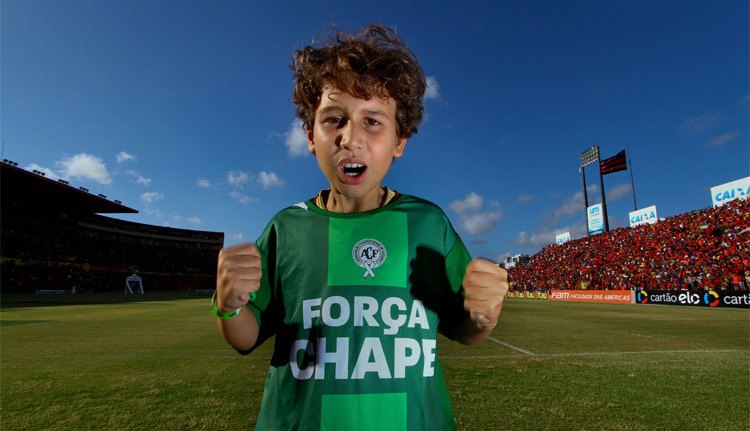 Sport doou renda do jogo contra Figueirense pela Série A de 2016 e prestou homenagens a Chapecoense.
