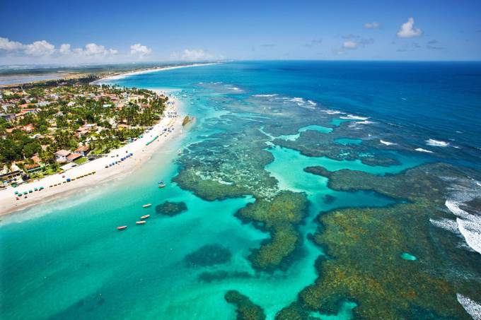 Praia de Porto de Galinhas, que todo ano atrai mais de meio milhão de pessoas  (Divulgação)