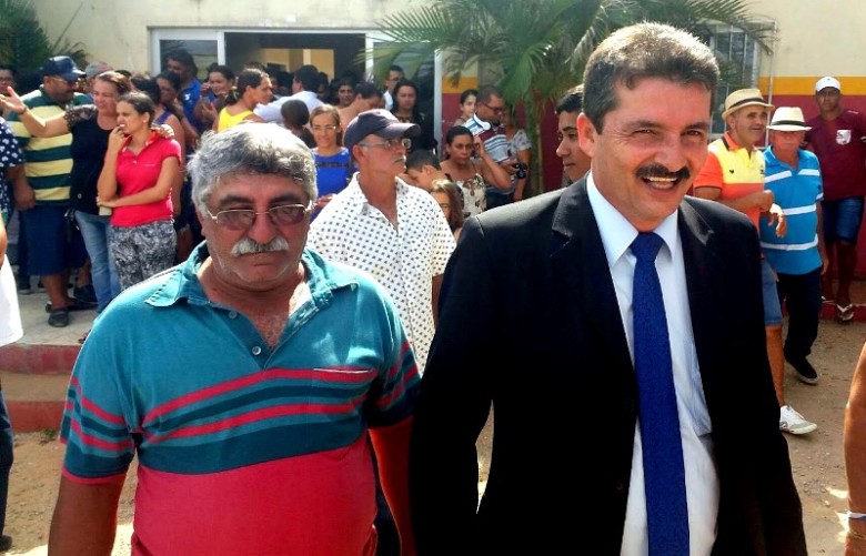 Após solenidade de posse na Câmara de Vereadores, o prefeito João Camêlo se dirigiu até a sede do Governo Municipal para a transição do governo (Fotos: Blog do Daniel Melo/Reprodução)