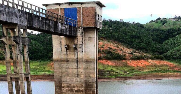 Barragem de Pedra Fina tem capacidade para armazenar 6,2 milhões de metros cúbicos de água, mas tem, em abril, 2% desse total (Foto: Compesa/Divulgação)