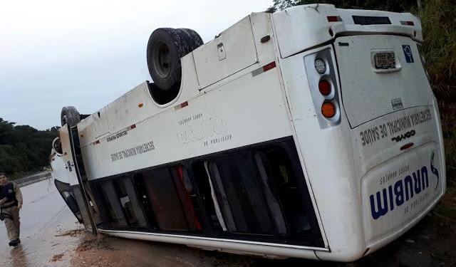 Acidente aconteceu na madrugada desta segunda-feira (10), na Rodovia BR-408, em São Lourenço da Mata, perto da Arena de Pernambuco. Sete viaturas de resgate foram acionadas para socorrer feridos.