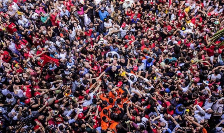 Até quando sai por baixo, Lula encontra-se por cima! | Foto: Francisco Proner