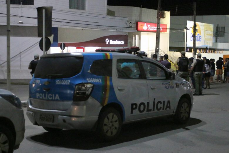 Rua João Batista após assalto a bancos. | Foto: Lulu/Surubim News