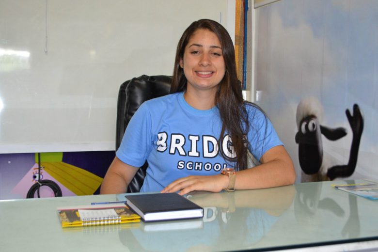 Mariane Araújo no seu ambiente de trabalho no Colégio do Amparo. | Foto: Lulu/Surubim News