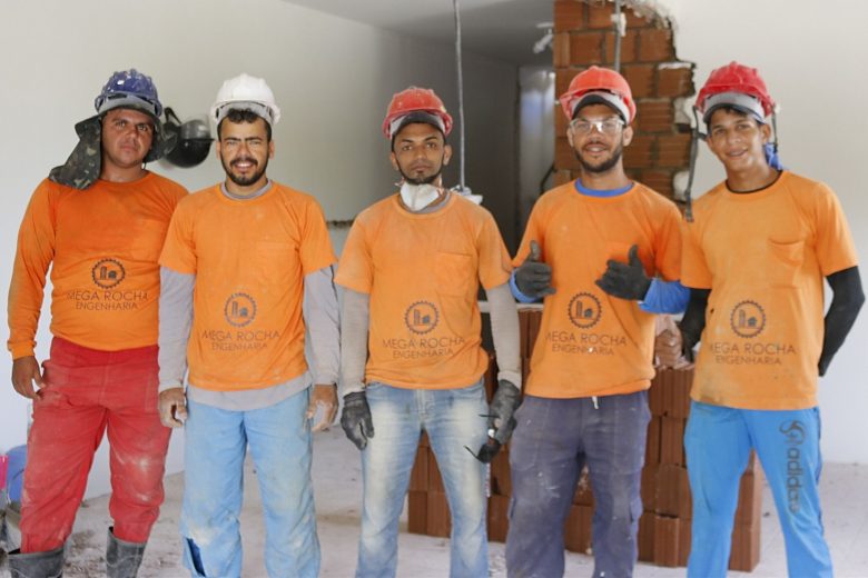 Equipe dedicada e profissional: mãos à obra! | Foto: Lulu/Surubim News