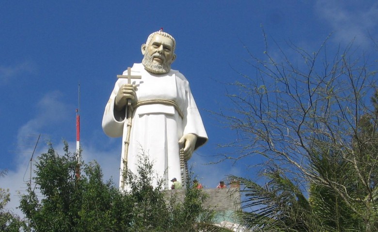 Estátua  de Frei Damião (São Joaquim do Monte–PE)