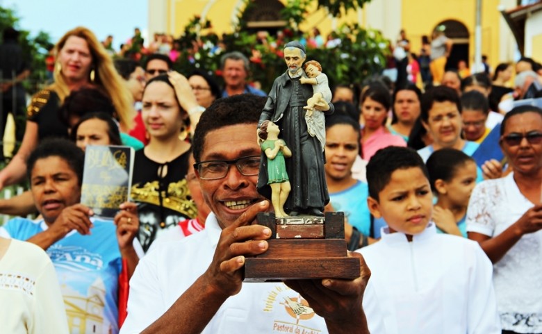 Fiéis celebram dia dedicado à Palavra de Deus e ao patrono das obras de caridade, São Vicente de Paulo.