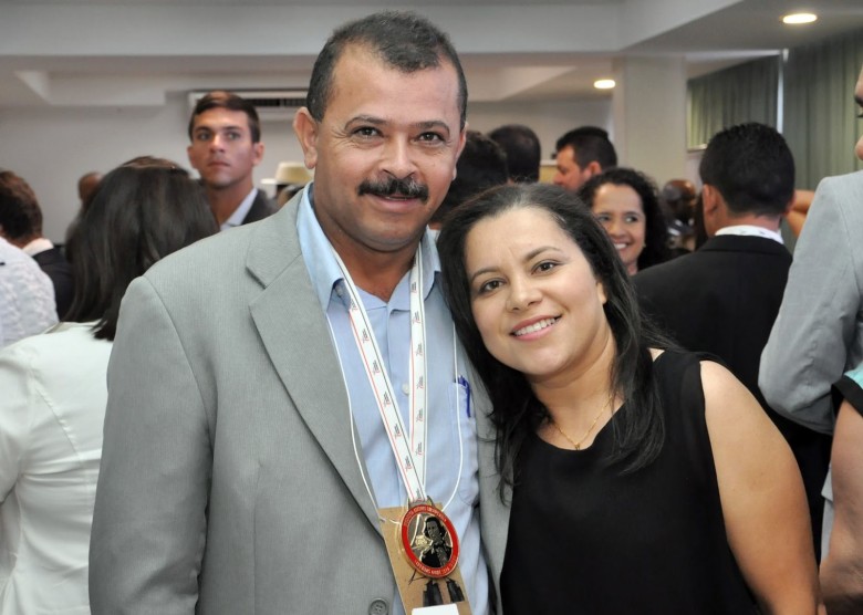 Sinha com a esposa, Margarida, durante premiação nacional pelos relevantes serviços prestados em Casinhas. | Foto: Mário Andrade