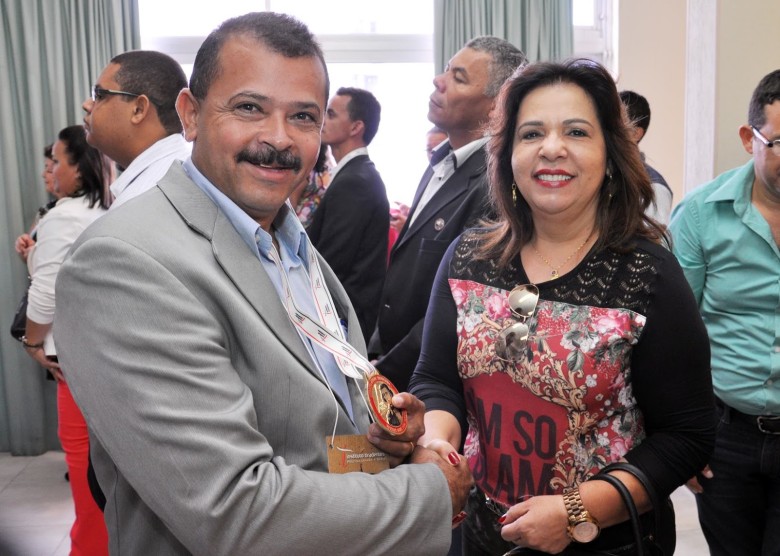 Sinha do Junco com a amiga e parceira, prefeita de Casinhas Rosineide Barbosa | Foto: Mário Andrade
