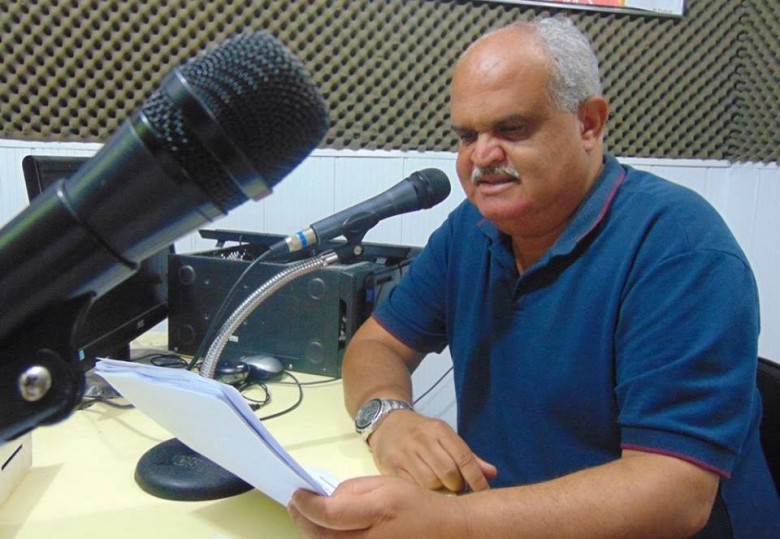 Apresentador do programa "Pop Comunidade", da Rádio POP FM, de Surubim, comemorará 30 anos de locução neste sábado (14) em sua terra natal | Foto: Charles Nascimento