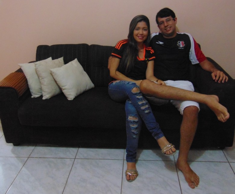  Gerôncio Neto e Ranyelle Lima num momento "namorinho de sofá". | Foto: Surubim News