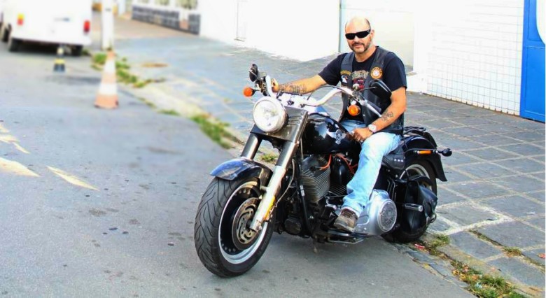 Rodrigo Guerra em cima da sua Harley-Davidson. | Foto: Surubim News
