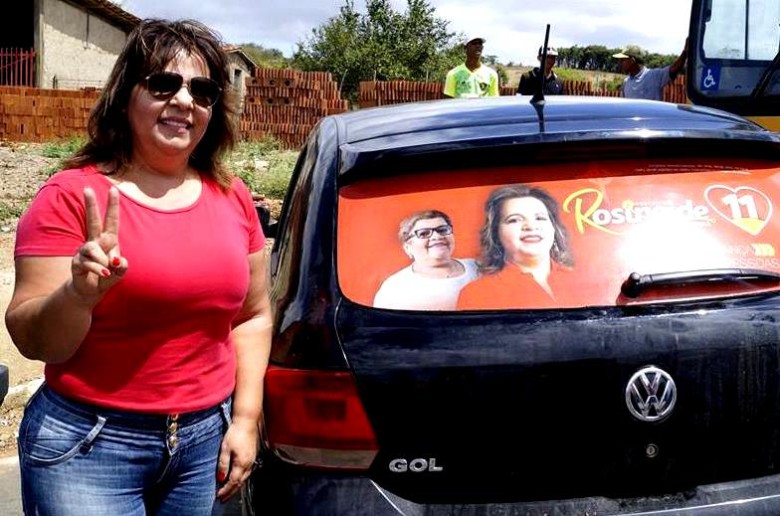 Candidata Rosineide Barbosa (PP) abriu sua campanha com um adesivaço neste domingo (Foto: Joana Darc/Divulgação)