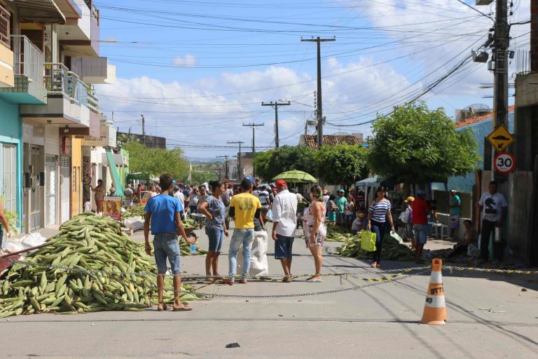 Feira do milho na Rua Urbano Vieira, Centro. | Foto: Lulu/Surubim News