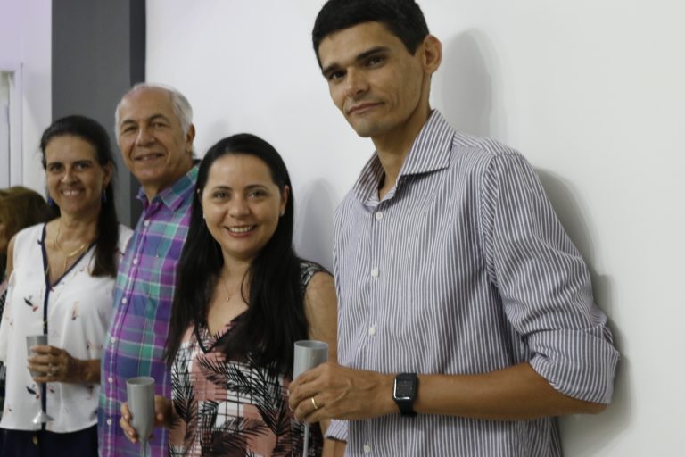 Solenidade com amigos e familiares, durante inauguração do escritório de Anderson Duarte. | Foto: Lulu/Surubim News