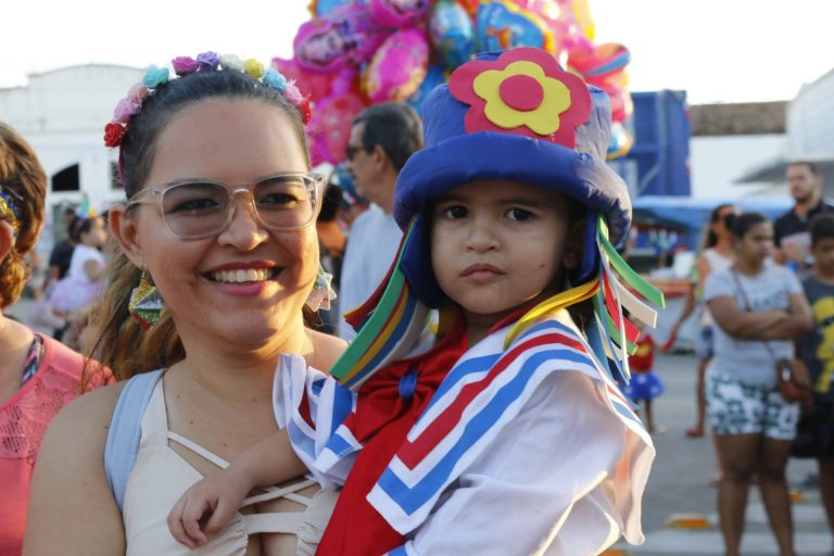 Polo infantil diverte criançada no Desfile das Virgens. | Foto: Lulu/Surubim News